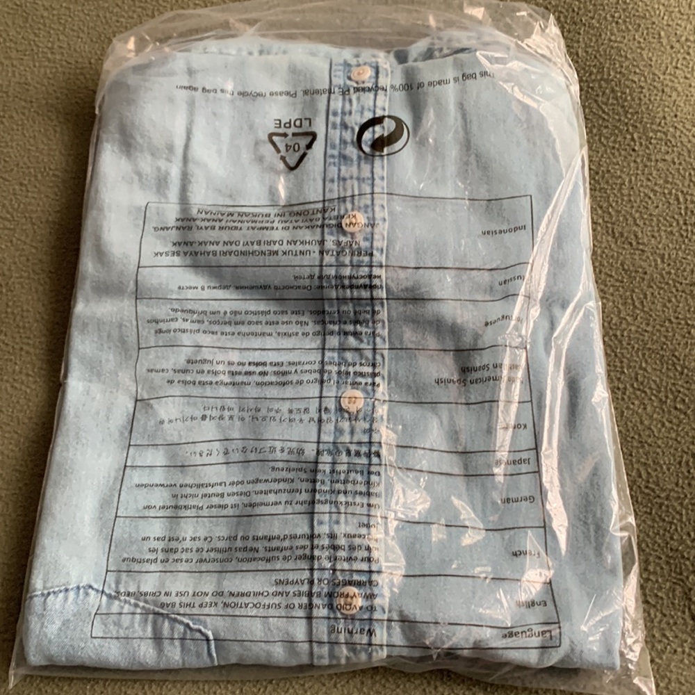 NWT Levi’s blue, short sleeve button up shirt.  Labeled XXL, looks like large. - Picture 4 of 4